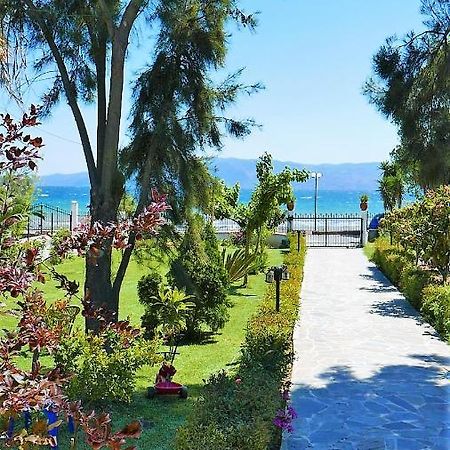 Amarynthos Beachfront Vacation House With Garden Vatheia Extérieur photo